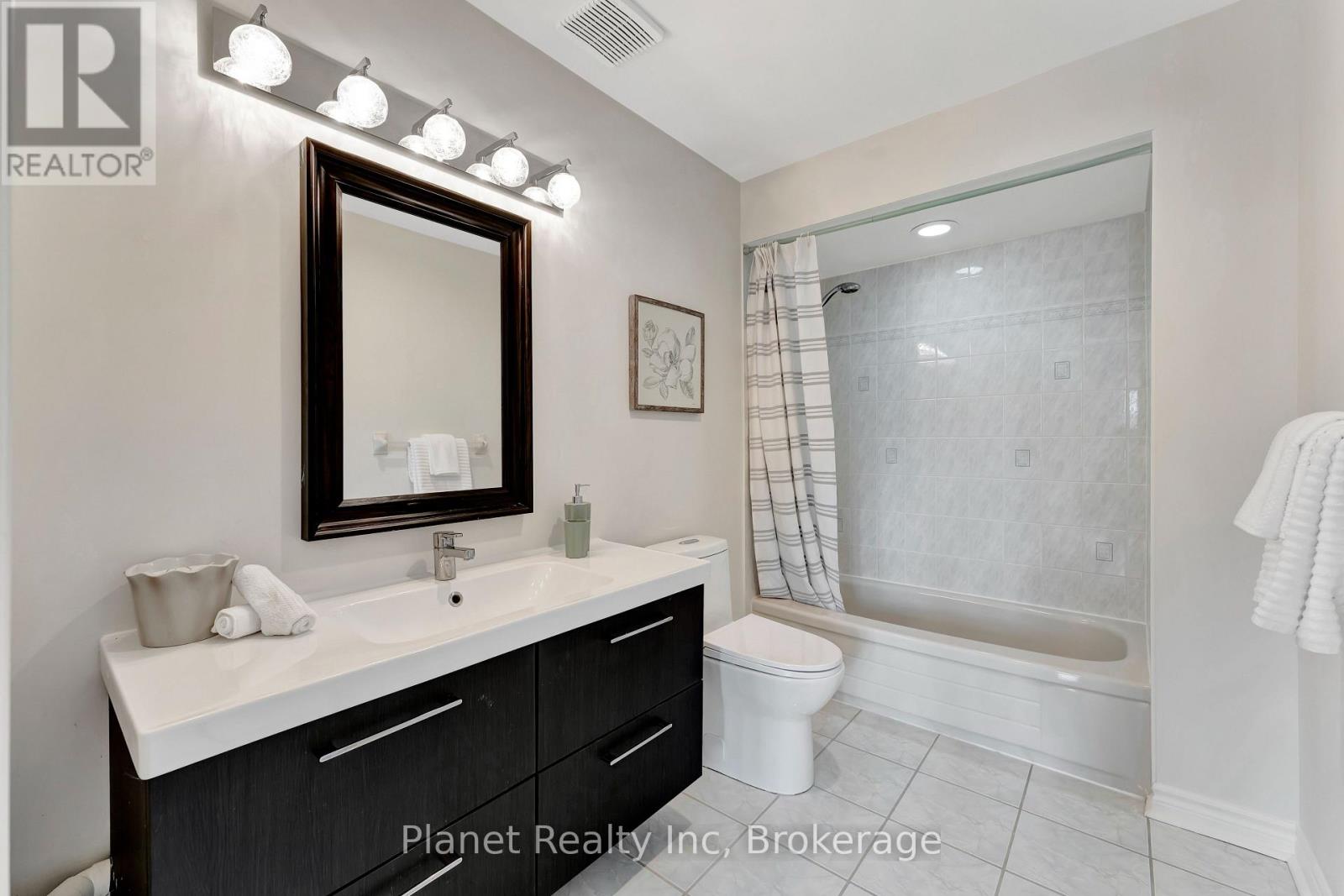 7 - 25 Manor Park Crescent, Guelph, Ontario  N1G 1A2 - Photo 35 - X12049033