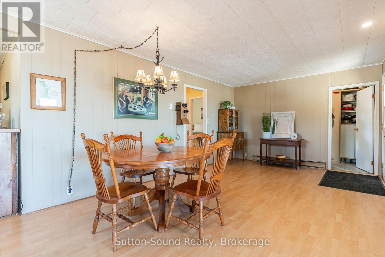 1292 Sunset Drive, South Bruce Peninsula, Ontario  N0H 2T0 - Photo 16 - X12090951