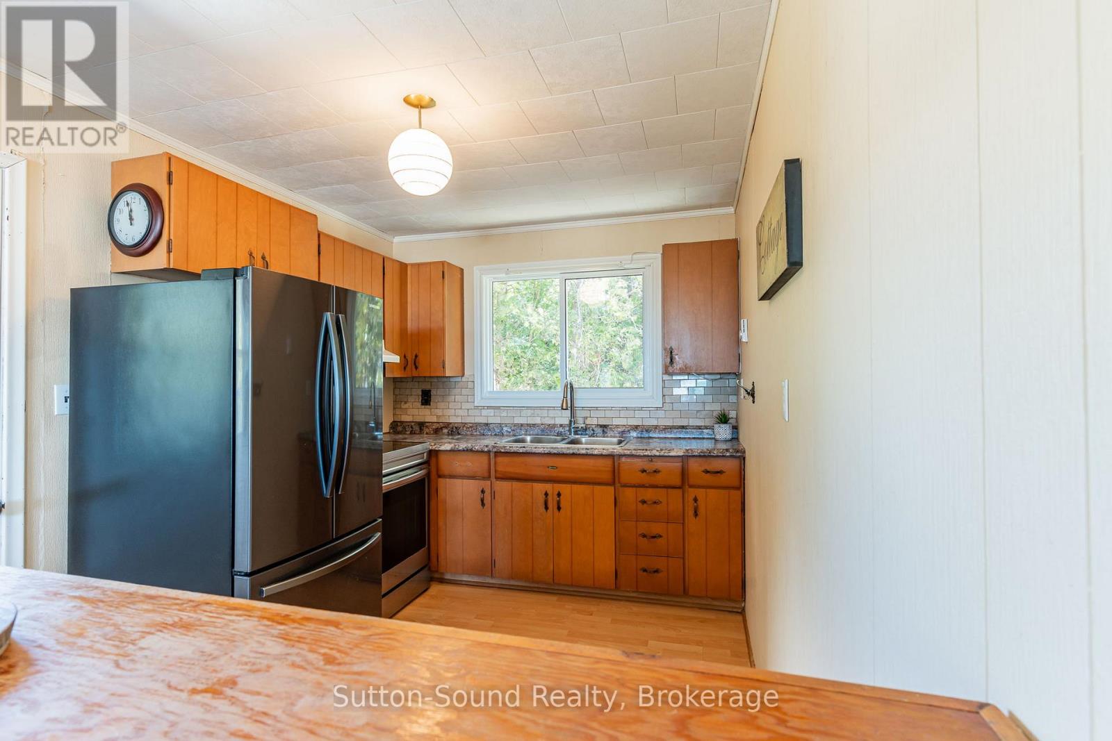 1292 Sunset Drive, South Bruce Peninsula, Ontario  N0H 2T0 - Photo 18 - X12090951