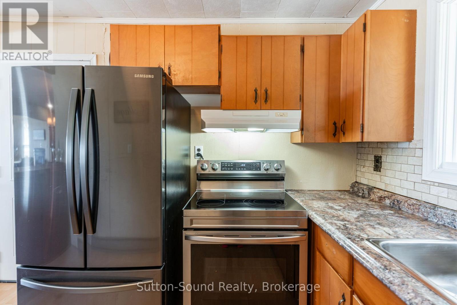 1292 Sunset Drive, South Bruce Peninsula, Ontario  N0H 2T0 - Photo 21 - X12090951