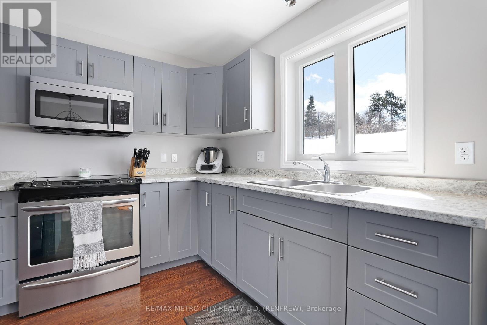 148 Haramis Drive, Renfrew, Ontario  K7V 4M8 - Photo 10 - X12076709