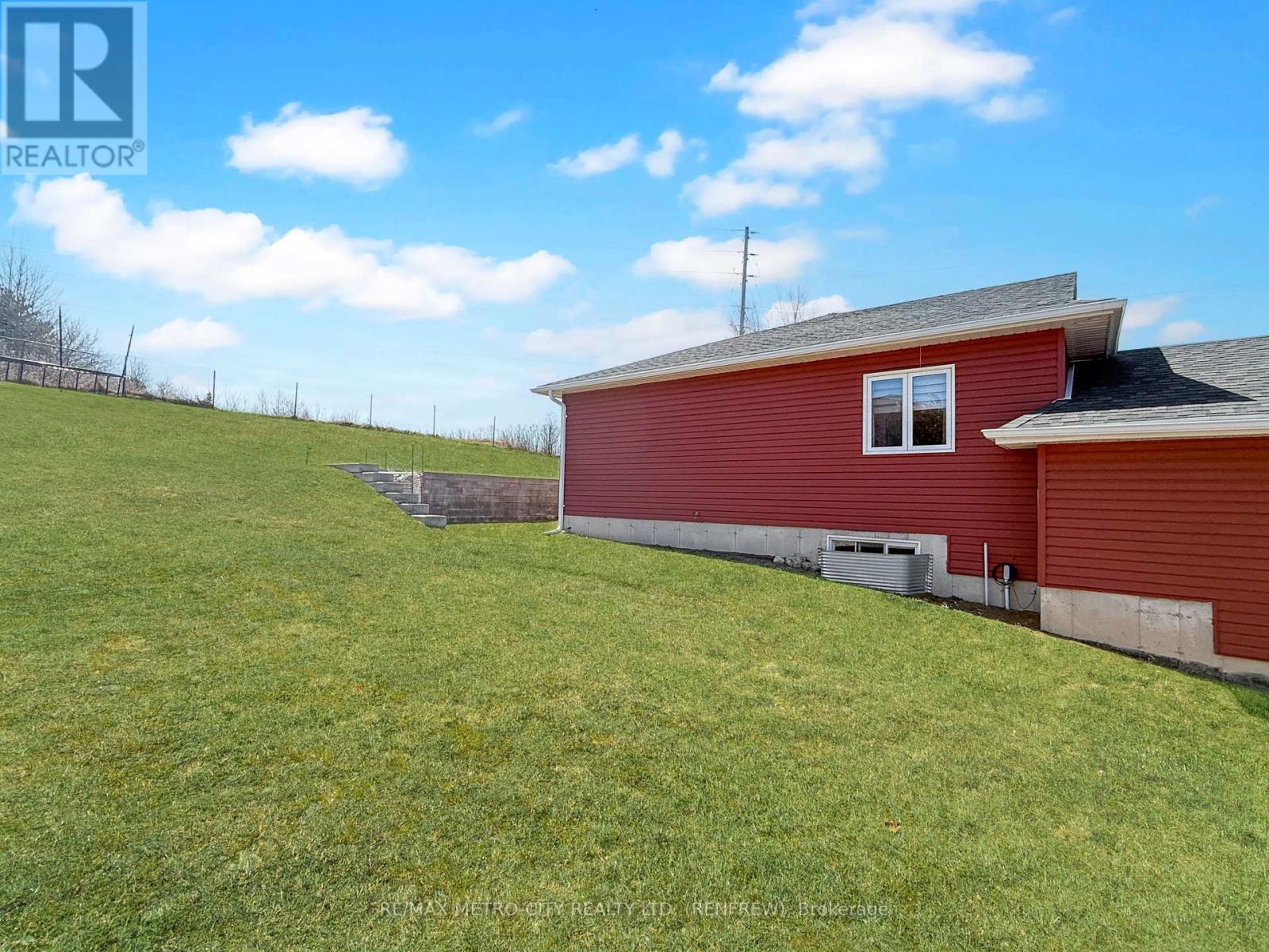 148 Haramis Drive, Renfrew, Ontario  K7V 4M8 - Photo 32 - X12076709