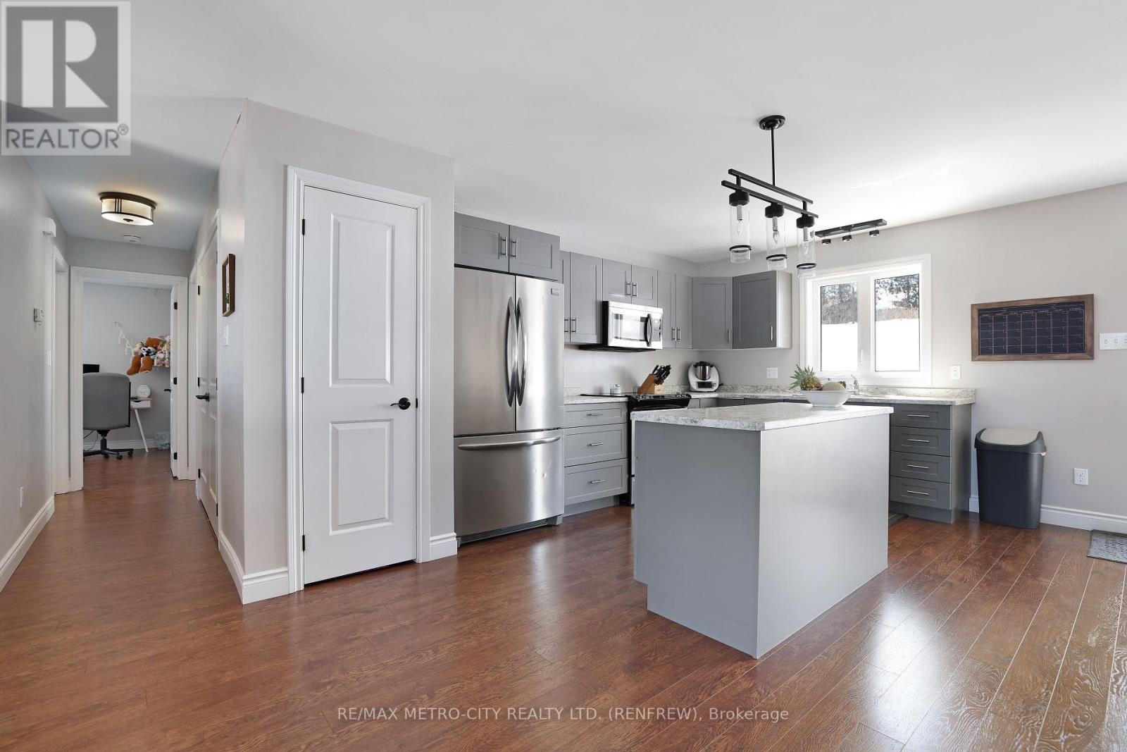 148 Haramis Drive, Renfrew, Ontario  K7V 4M8 - Photo 6 - X12076709