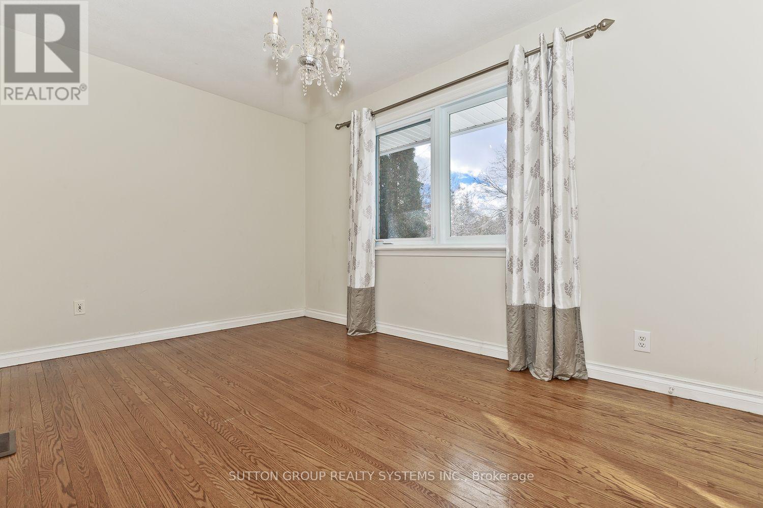 1606 Crediton Parkway E, Mississauga, Ontario  L5G 3X3 - Photo 32 - W12037152