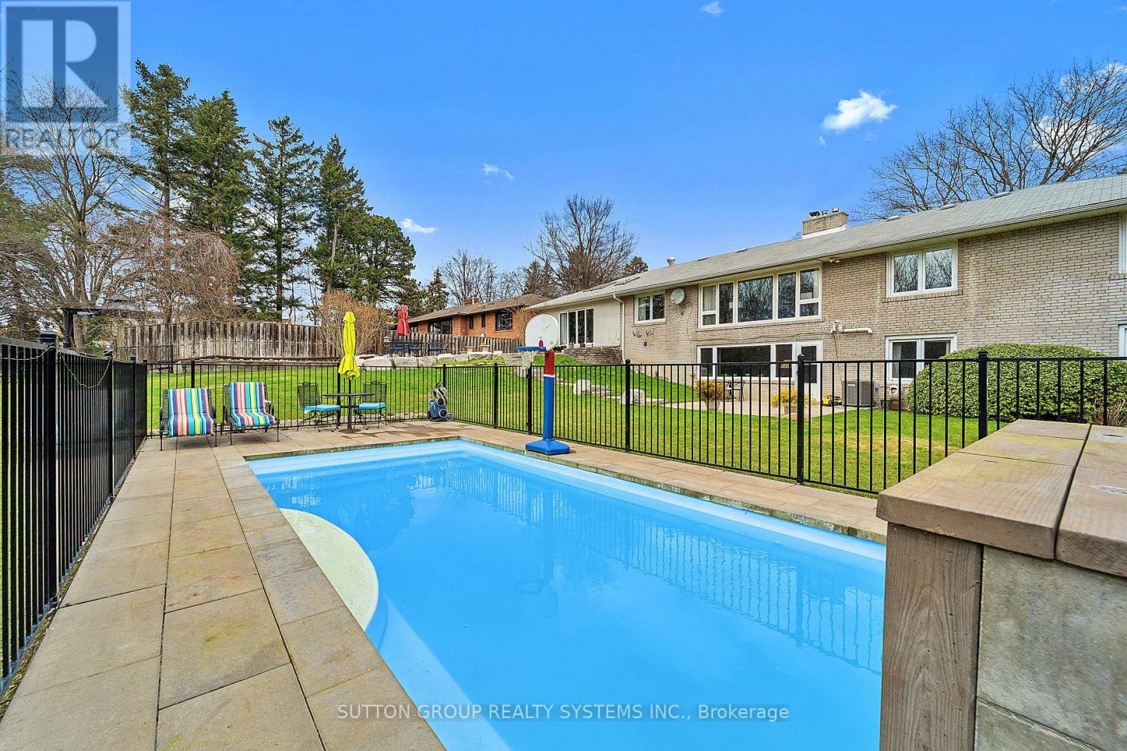 1606 Crediton Parkway E, Mississauga, Ontario  L5G 3X3 - Photo 8 - W12037152
