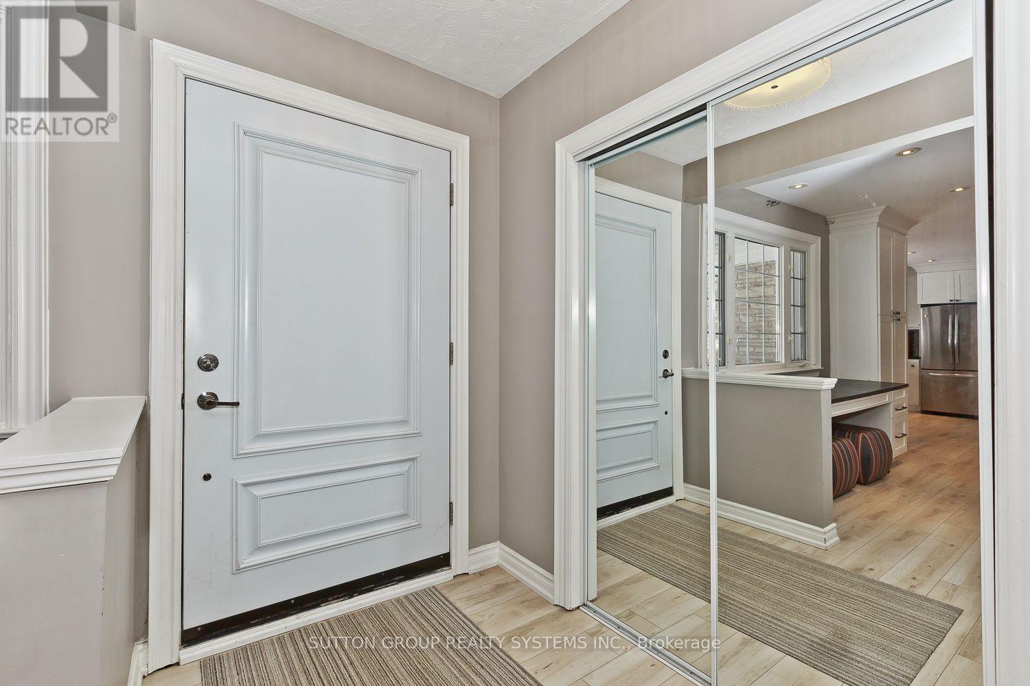 1606 Crediton Parkway E, Mississauga, Ontario  L5G 3X3 - Photo 23 - W12037152