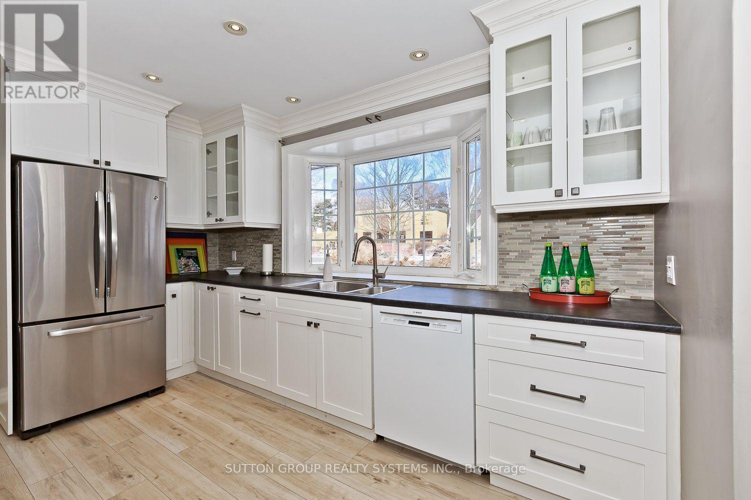 1606 Crediton Parkway E, Mississauga, Ontario  L5G 3X3 - Photo 19 - W12037152
