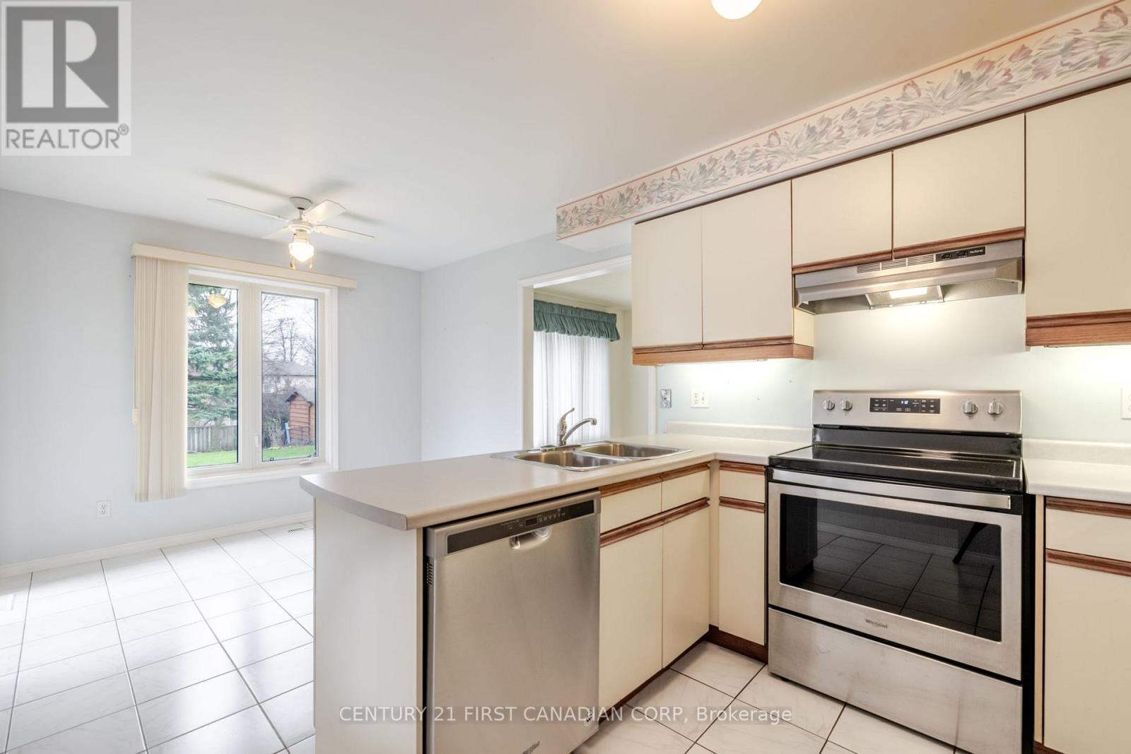 Photo 11 of 43 for 7037 Diane Crescent