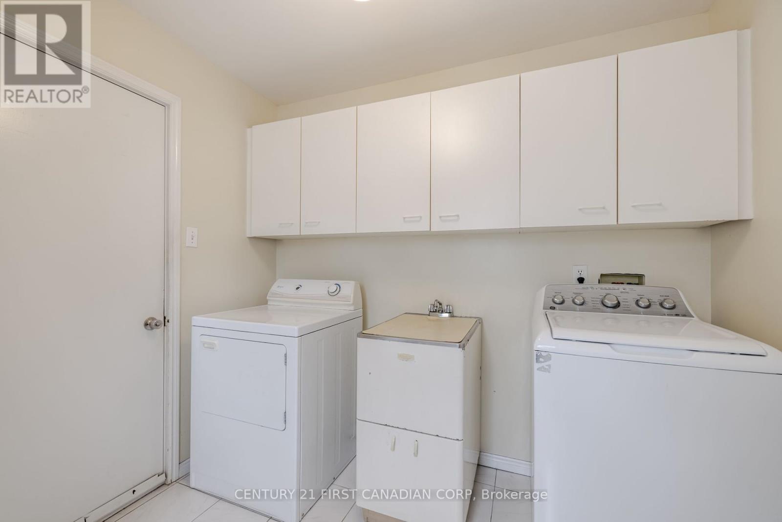 Photo 19 of 43 for 7037 Diane Crescent