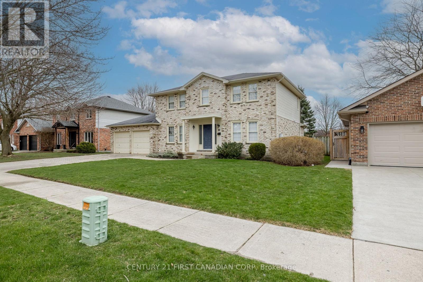 Photo 3 of 43 for 7037 Diane Crescent