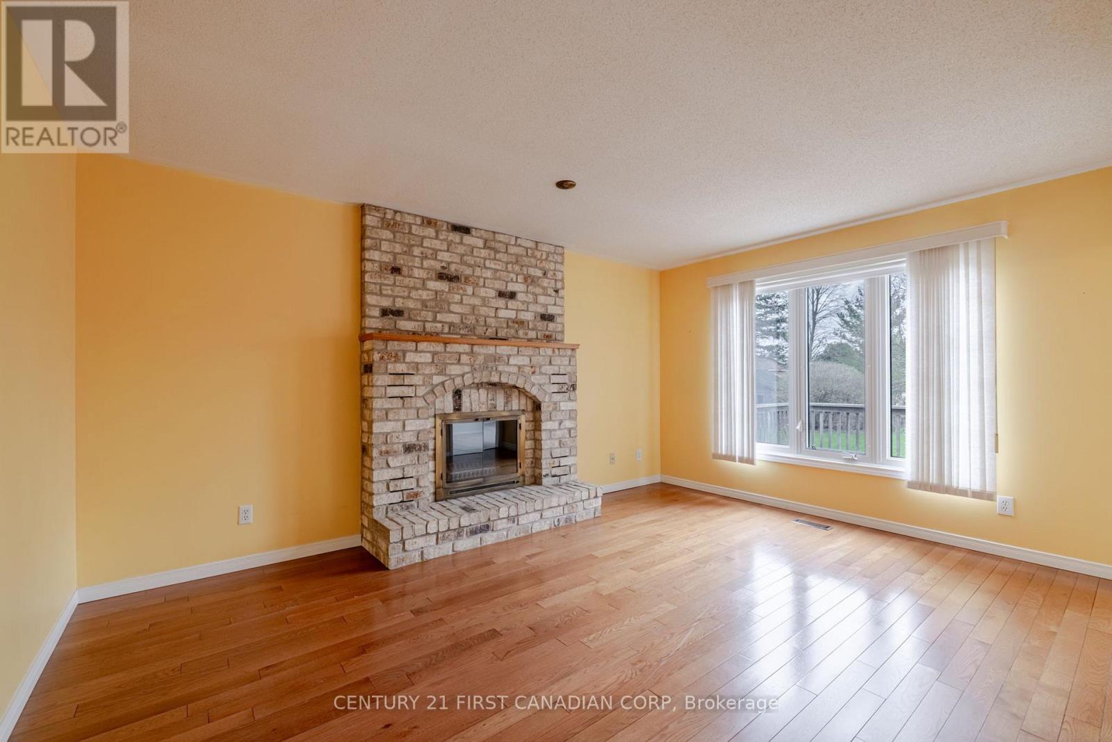 Photo 7 of 43 for 7037 Diane Crescent