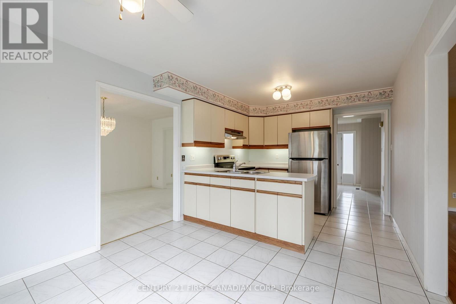 Photo 9 of 43 for 7037 Diane Crescent