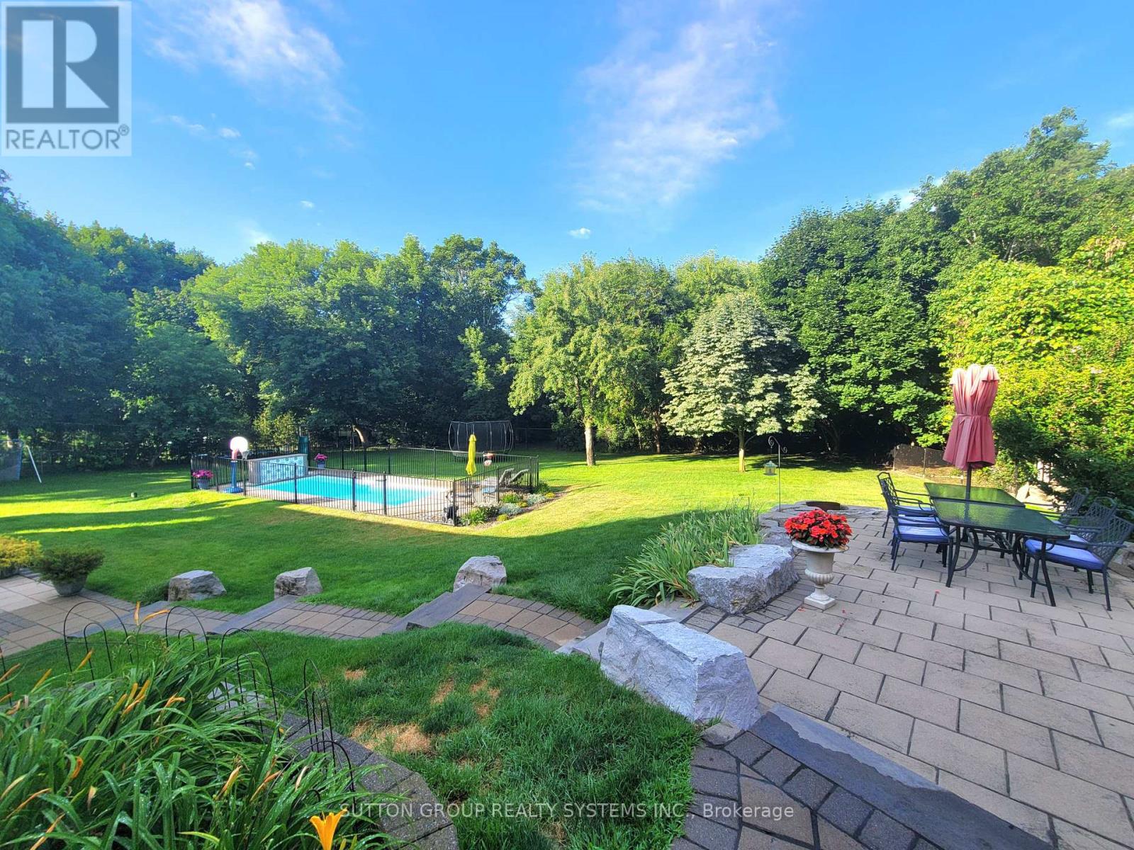 Property at 1606 CREDITON PARKWAY E image 2