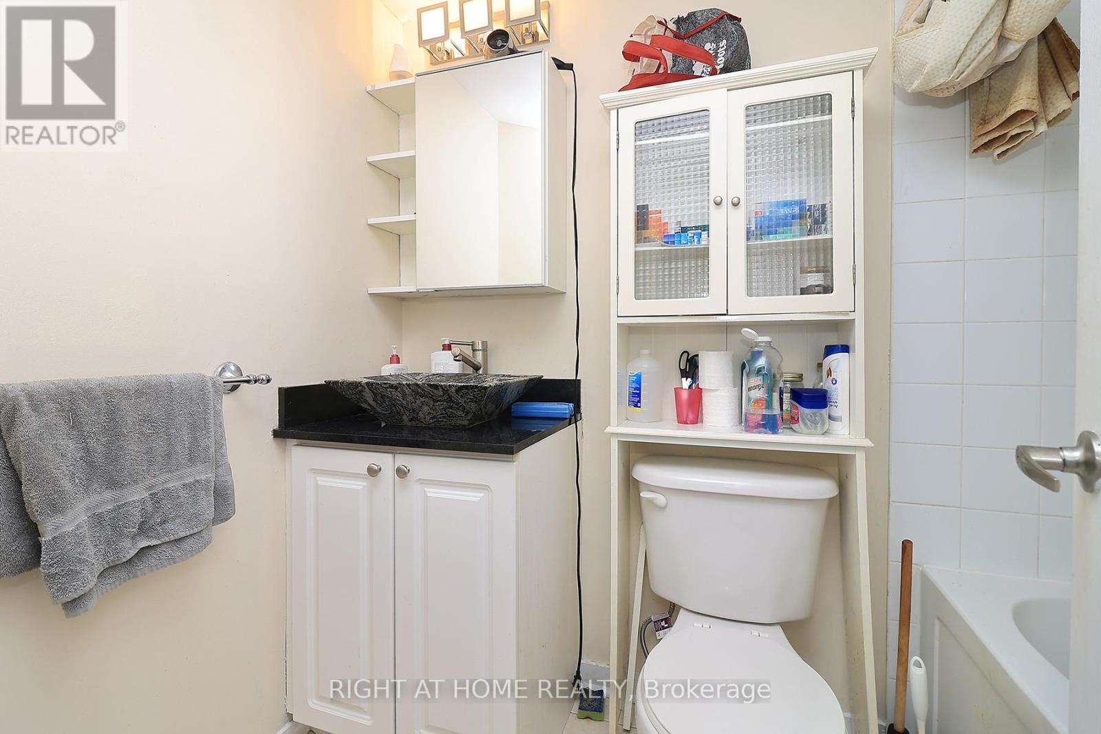 2206 - 6 Dayspring Circle, Brampton, Ontario  L6P 2Z6 - Photo 17 - W12091011