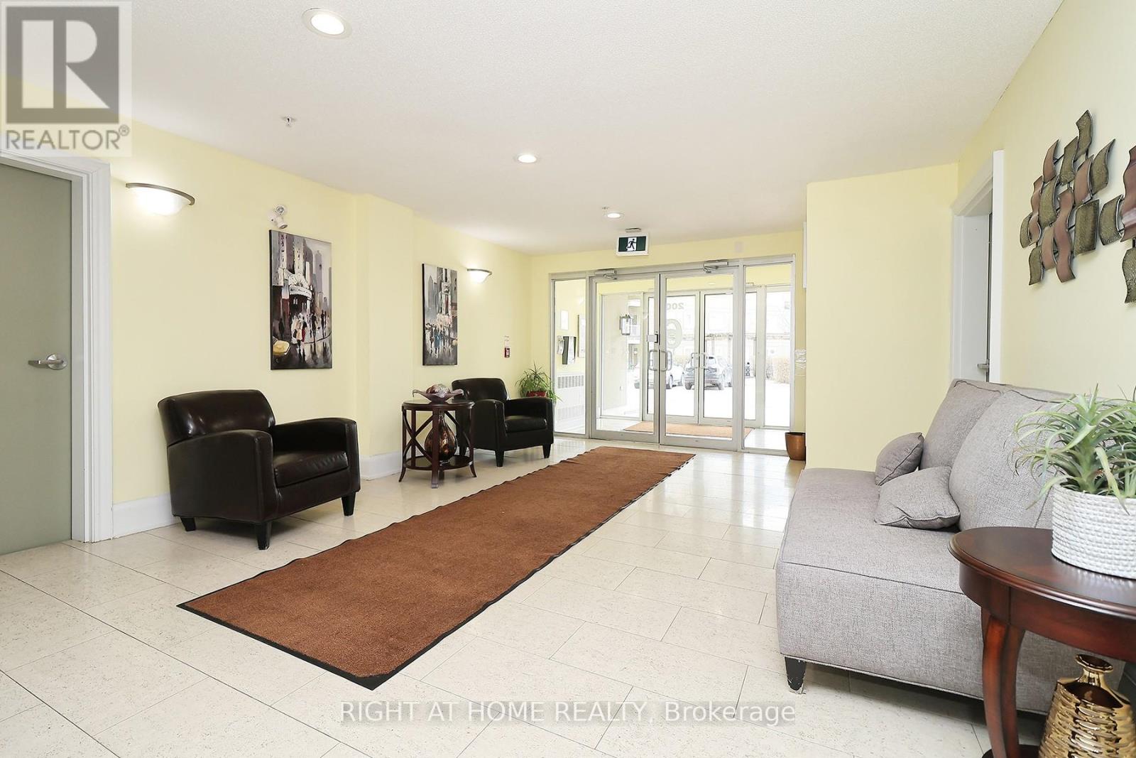2206 - 6 Dayspring Circle, Brampton, Ontario  L6P 2Z6 - Photo 5 - W12091011