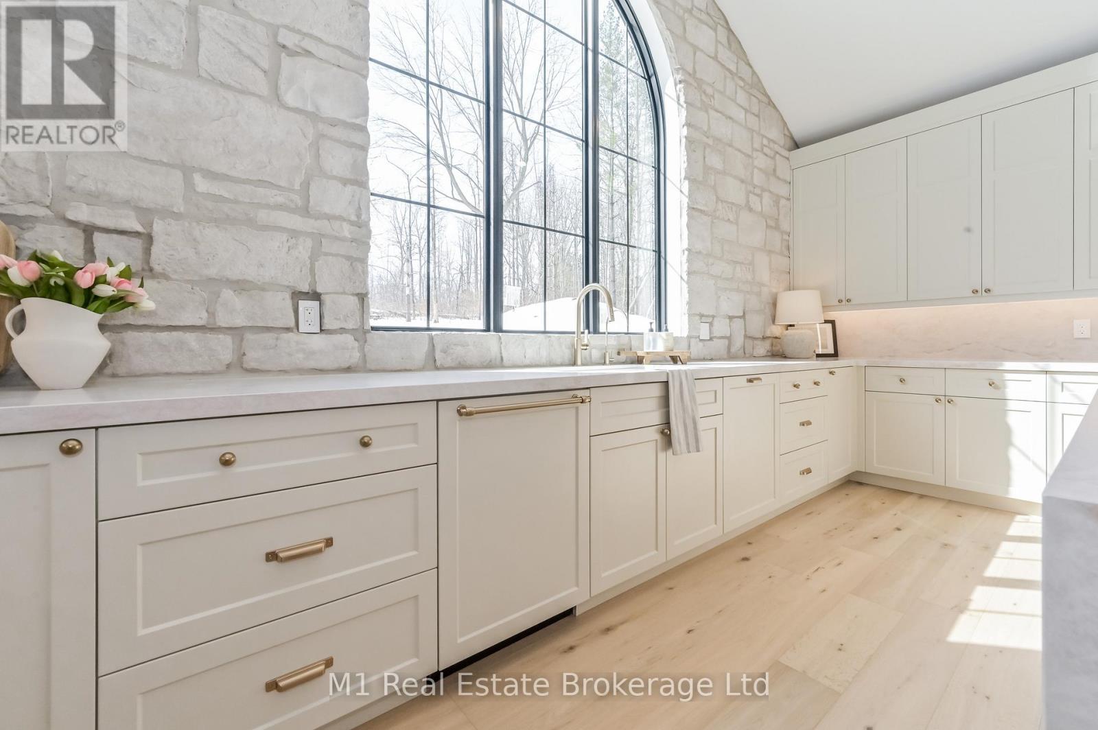 433 South River Road, Centre Wellington, Ontario  N0B 1S0 - Photo 5 - X12065546
