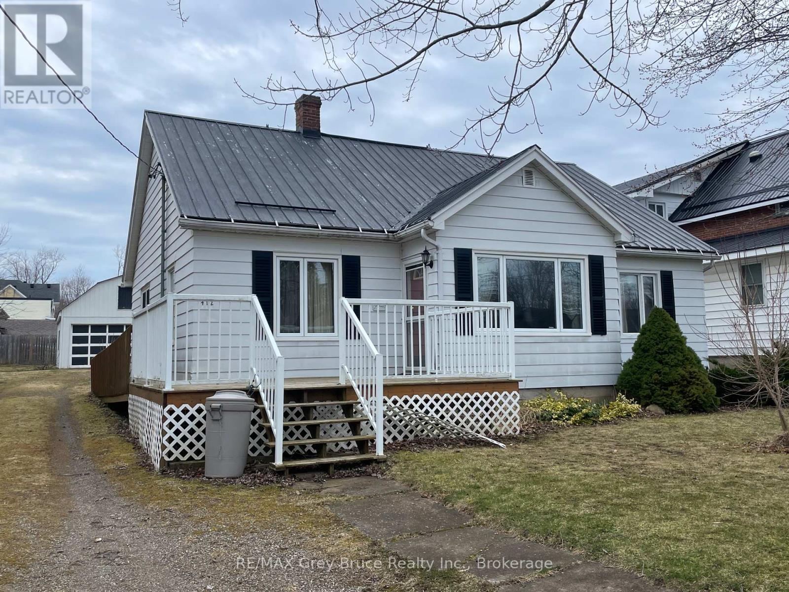 412 Scott Street, South Bruce Peninsula, Ontario  N0H 2T0 - Photo 2 - X12011822