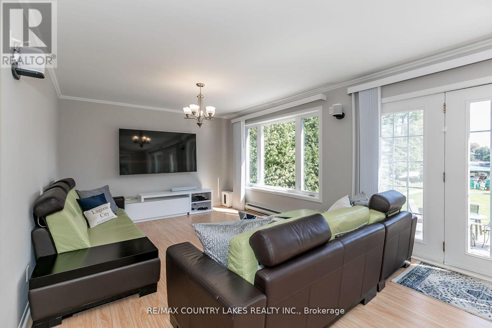 47 Lake Avenue, Ramara, Ontario  L0K 1B0 - Photo 7 - S12091016