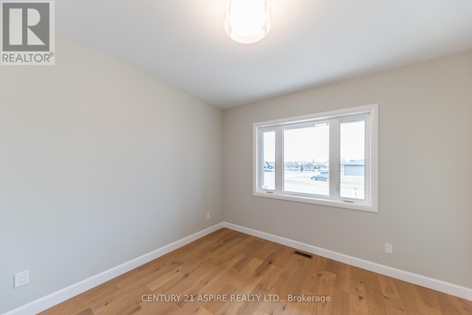 389 Patricia Avenue, Pembroke, Ontario  K8A 7Y2 - Photo 9 - X12090700