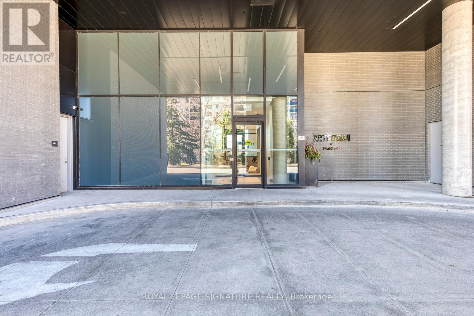709 - 86 Dundas Street East, Mississauga, Ontario  L5A 0B1 - Photo 3 - W12087456
