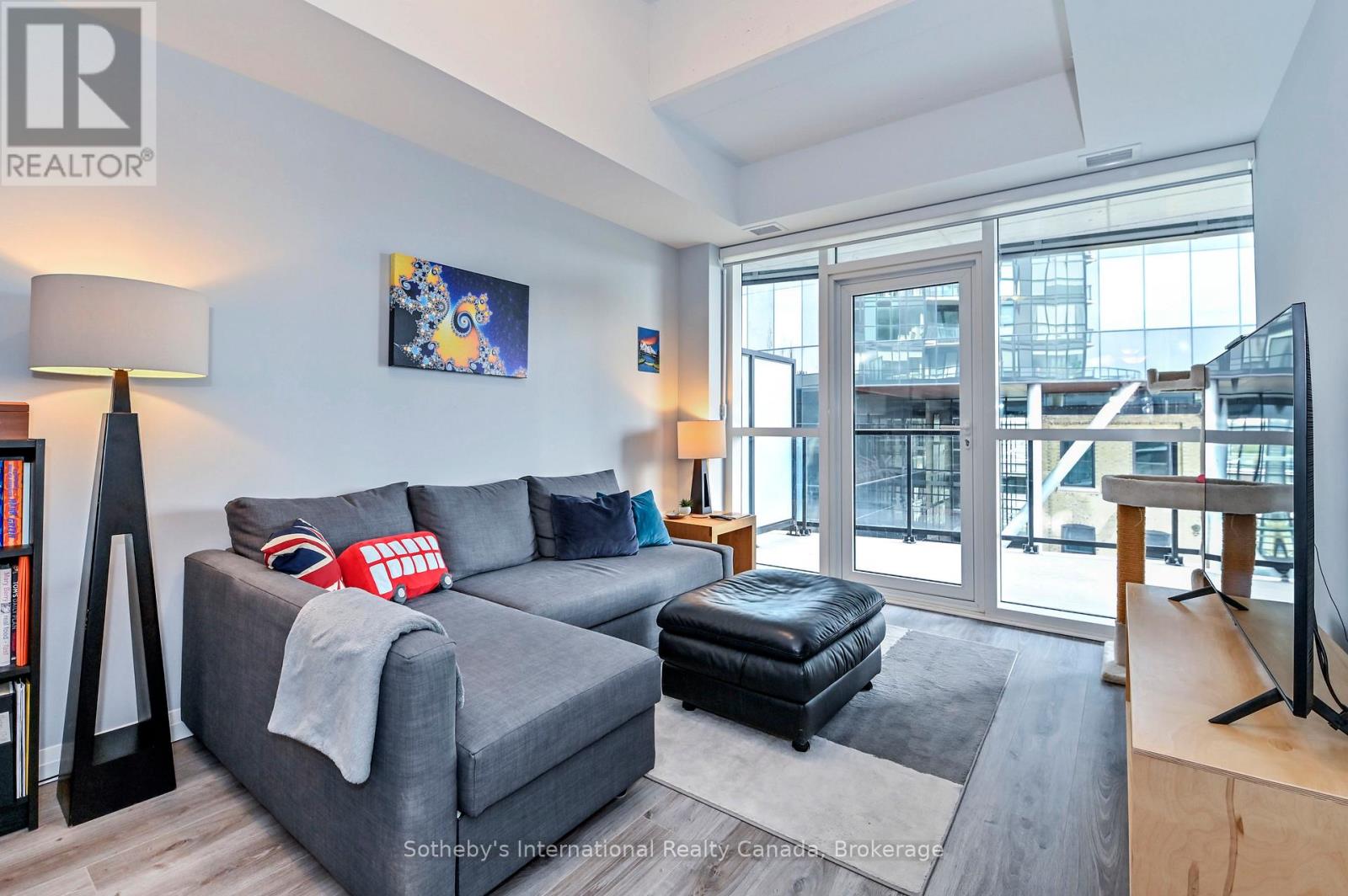 Property at 409 - 108 GARMENT STREET image 5