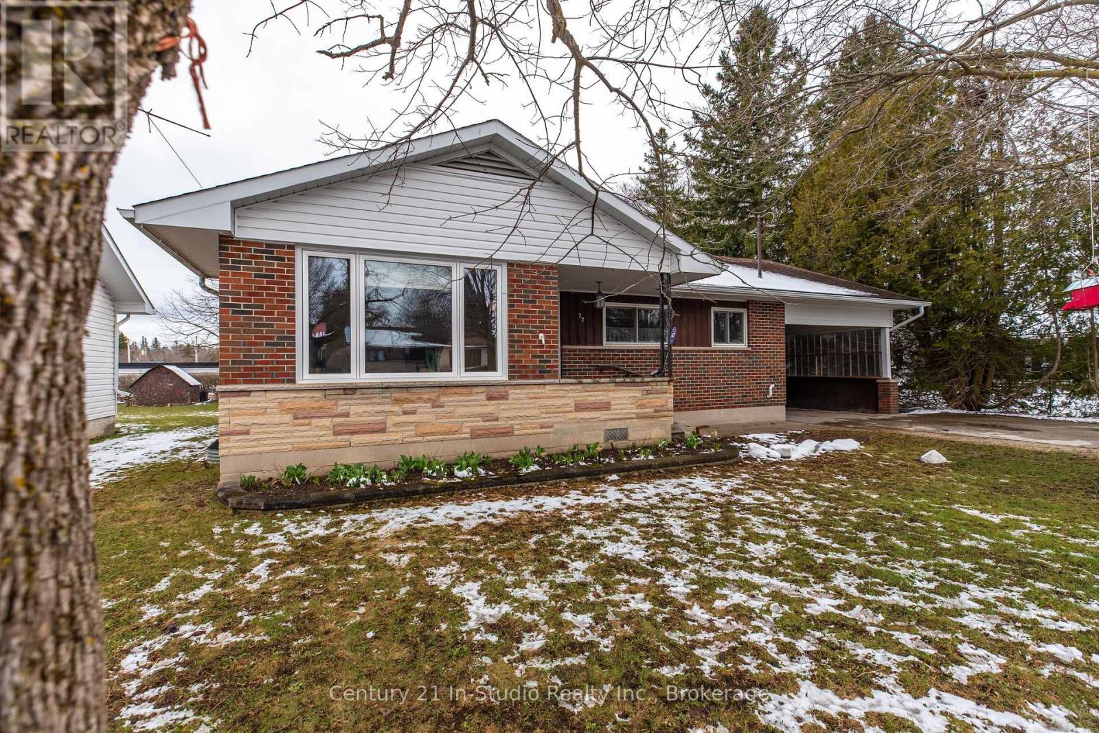 22 Herbert Avenue, Grey Highlands, Ontario  N0C 1H0 - Photo 2 - X12091091