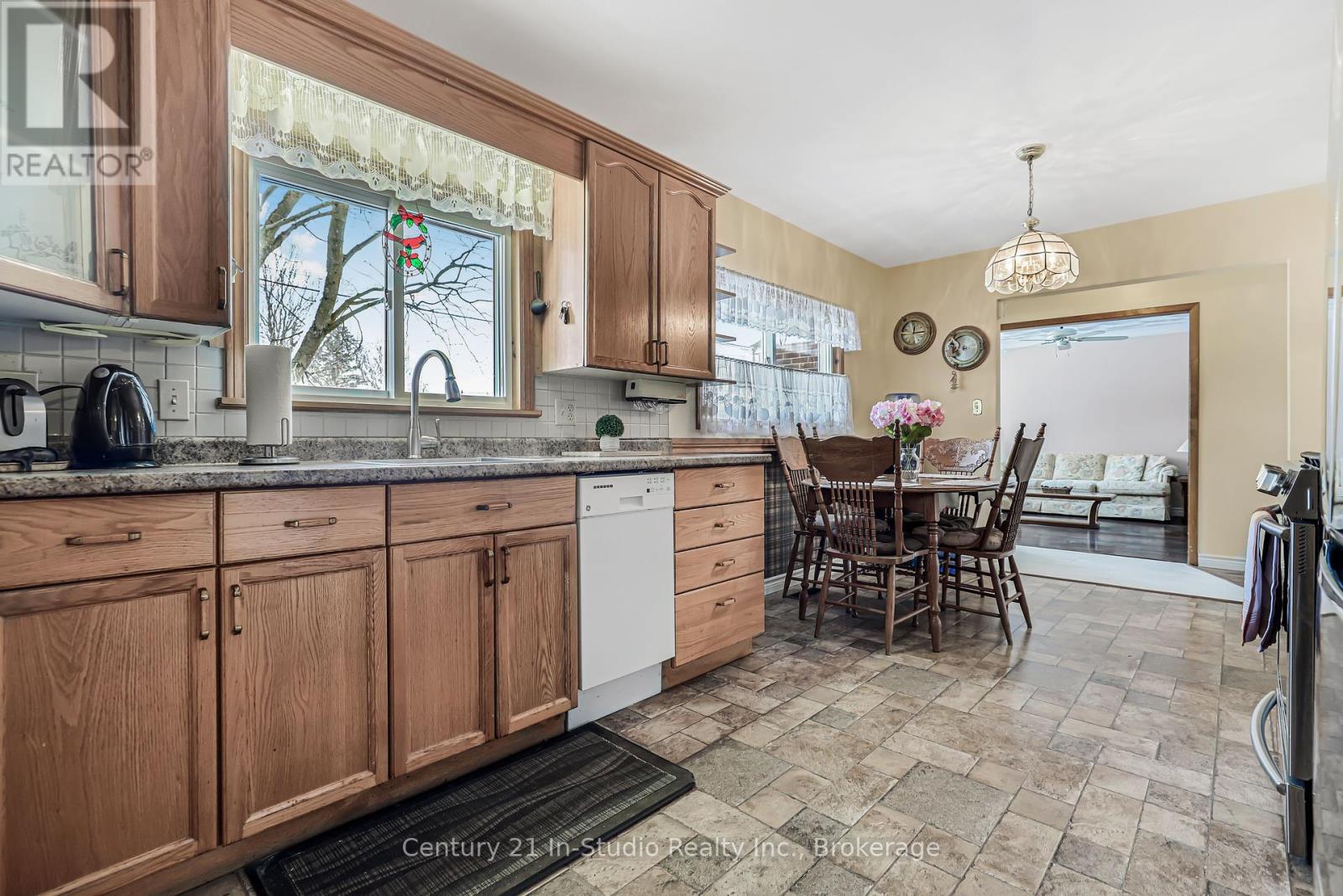 22 Herbert Avenue, Grey Highlands, Ontario  N0C 1H0 - Photo 21 - X12091091