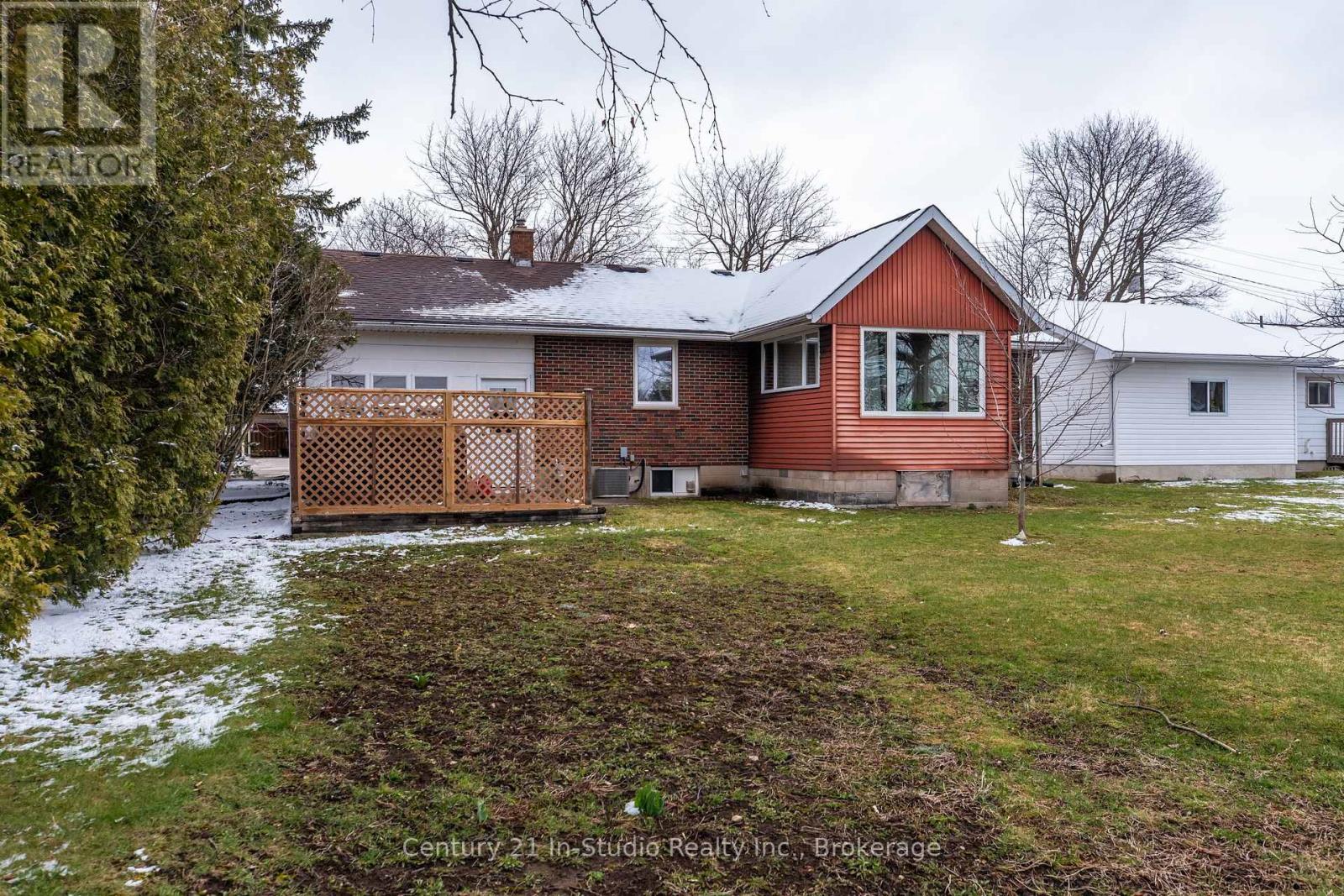 22 Herbert Avenue, Grey Highlands, Ontario  N0C 1H0 - Photo 4 - X12091091