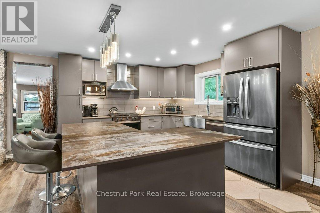 256 Woodland Drive, Huntsville, Ontario  P1H 1A6 - Photo 11 - X12091109