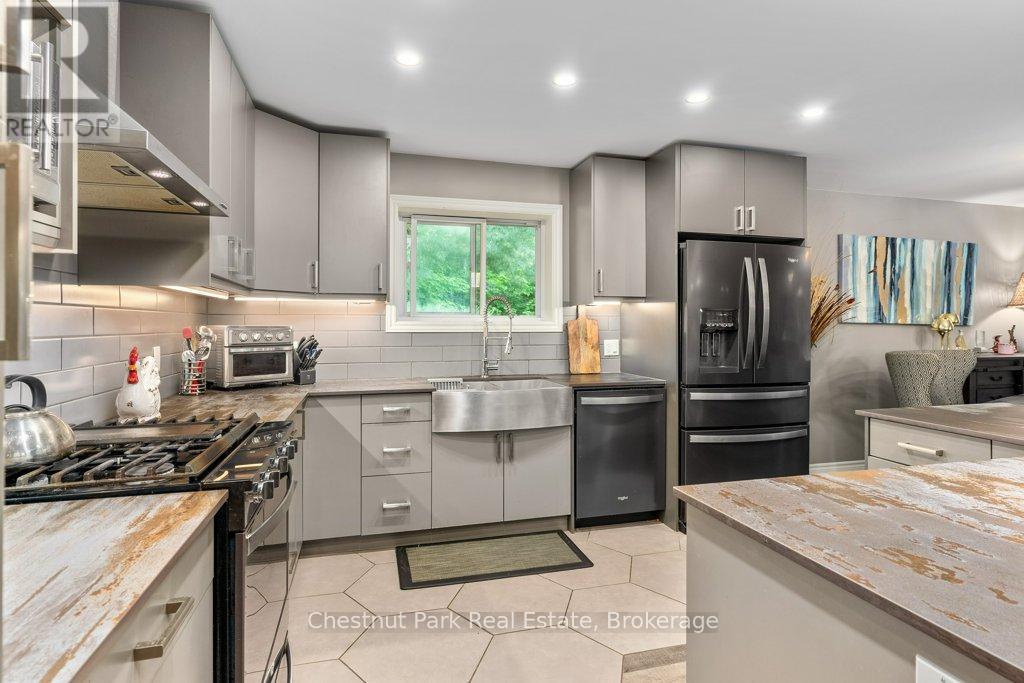 256 Woodland Drive, Huntsville, Ontario  P1H 1A6 - Photo 13 - X12091109