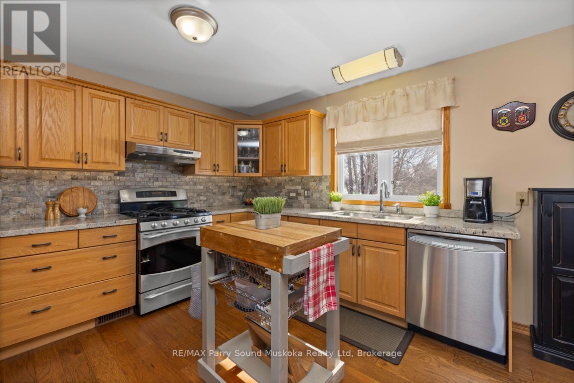 17 Martha Drive, Mckellar, Ontario  P0G 1C0 - Photo 16 - X12047150