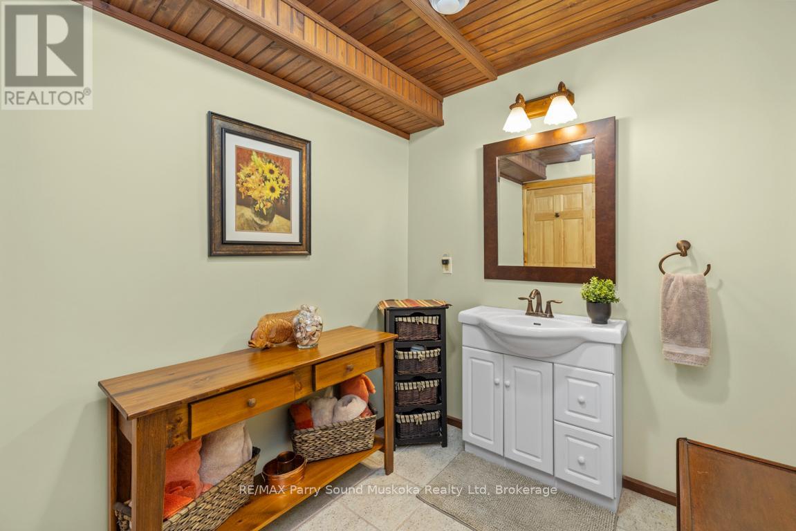 17 Martha Drive, Mckellar, Ontario  P0G 1C0 - Photo 32 - X12047150