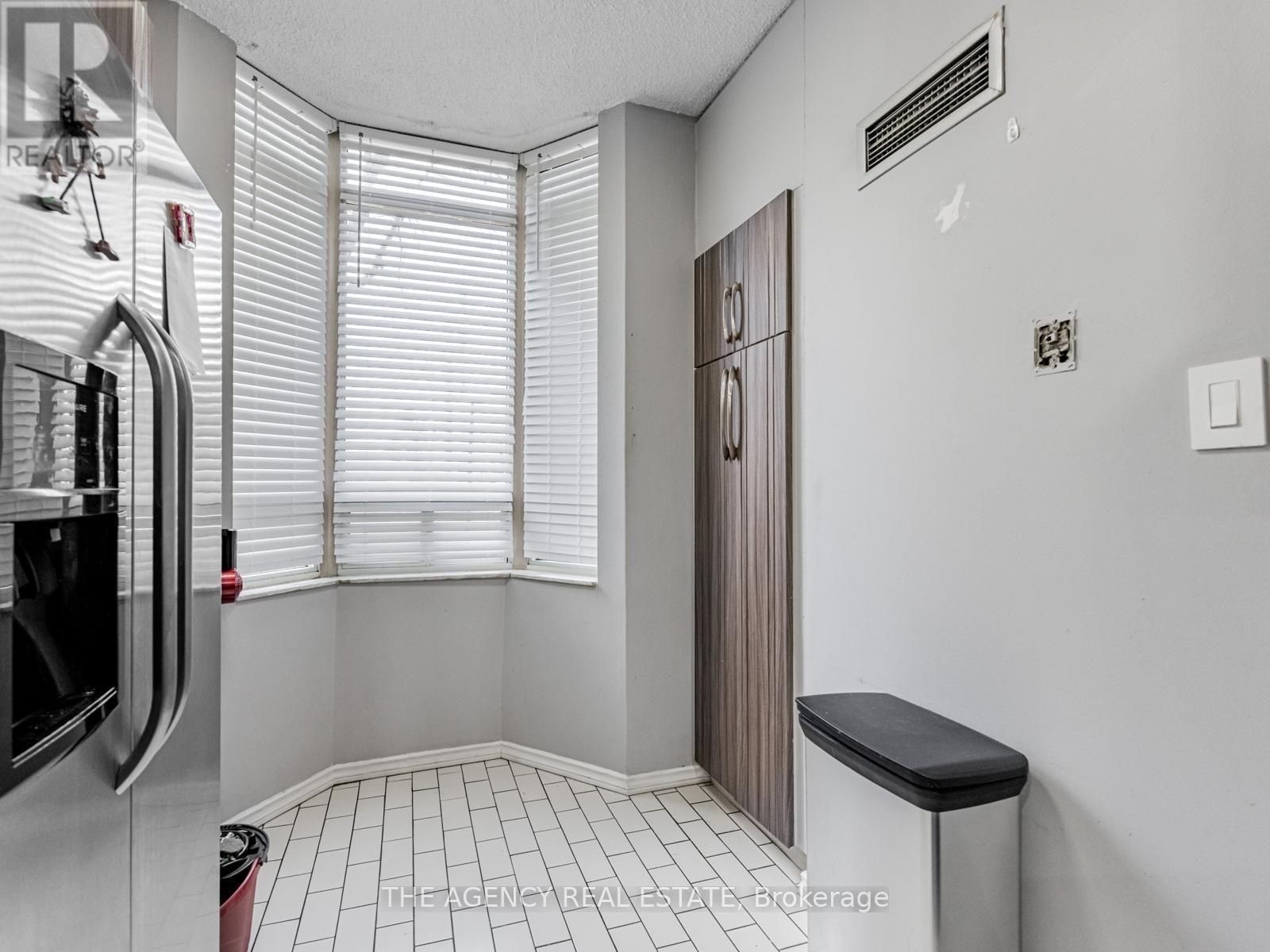 107 - 5 Lisa Street, Brampton, Ontario  L6T 4T4 - Photo 10 - W12091112