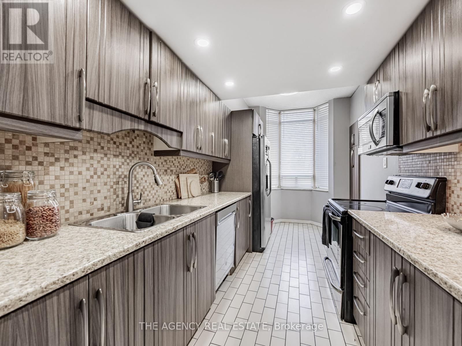 107 - 5 Lisa Street, Brampton, Ontario  L6T 4T4 - Photo 7 - W12091112