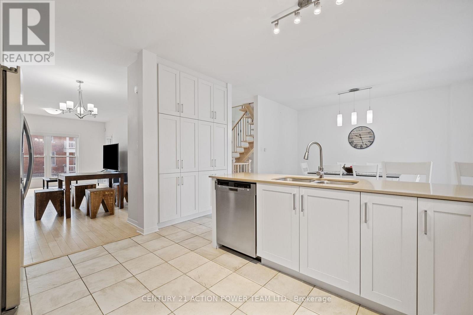 48 Queen-Victoria Street, Ottawa, Ontario  K1M 2K4 - Photo 13 - X12091139