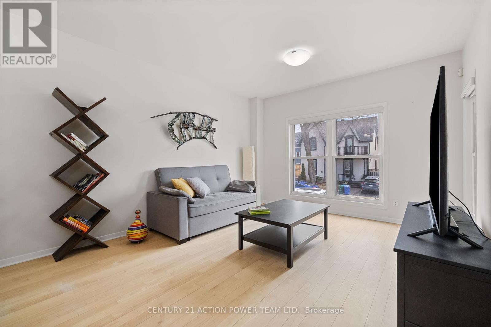 48 Queen-Victoria Street, Ottawa, Ontario  K1M 2K4 - Photo 8 - X12091139
