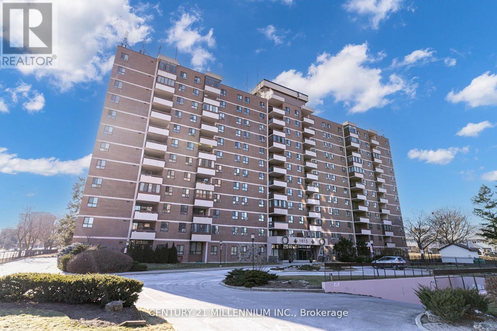 712 - 1615 Bloor Street, Mississauga, Ontario  L4X 1S2 - Photo 3 - W12091141
