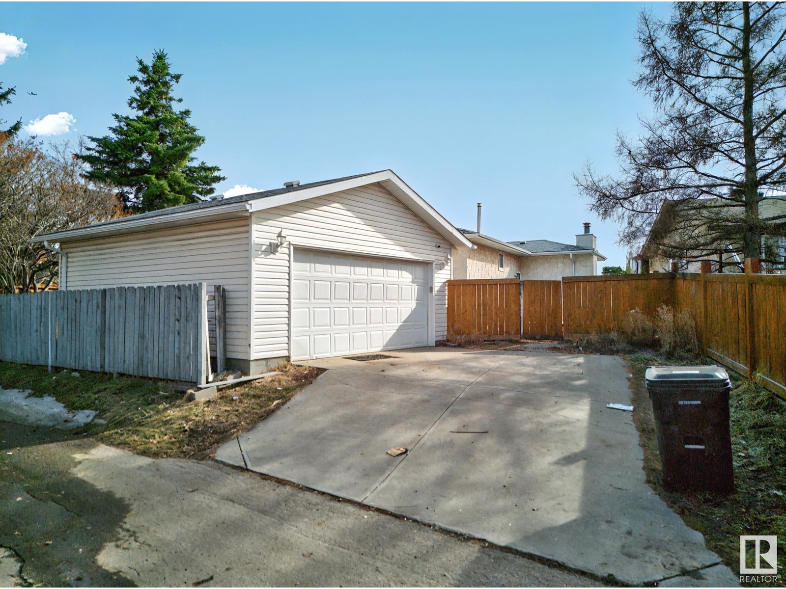 Property at 6224 11 AV NW image 3