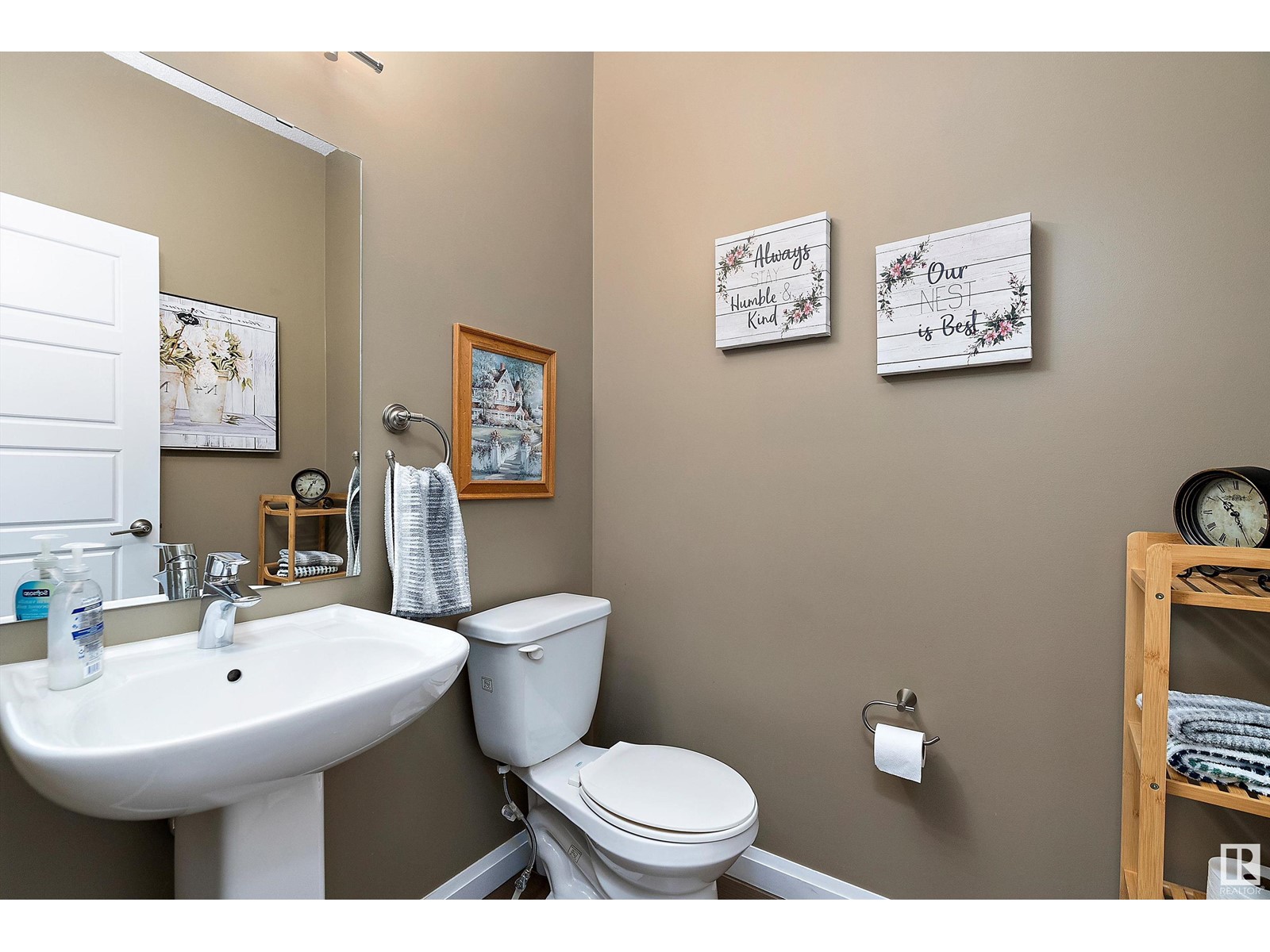 Property at #18 3710 ALLAN DR SW image 2