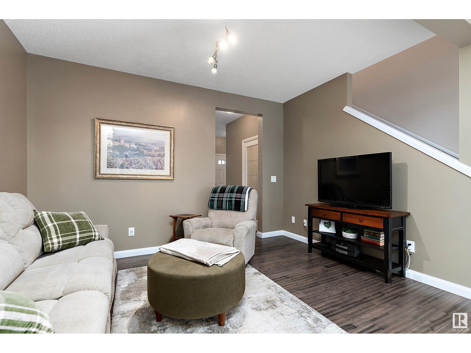 Property at #18 3710 ALLAN DR SW image 5