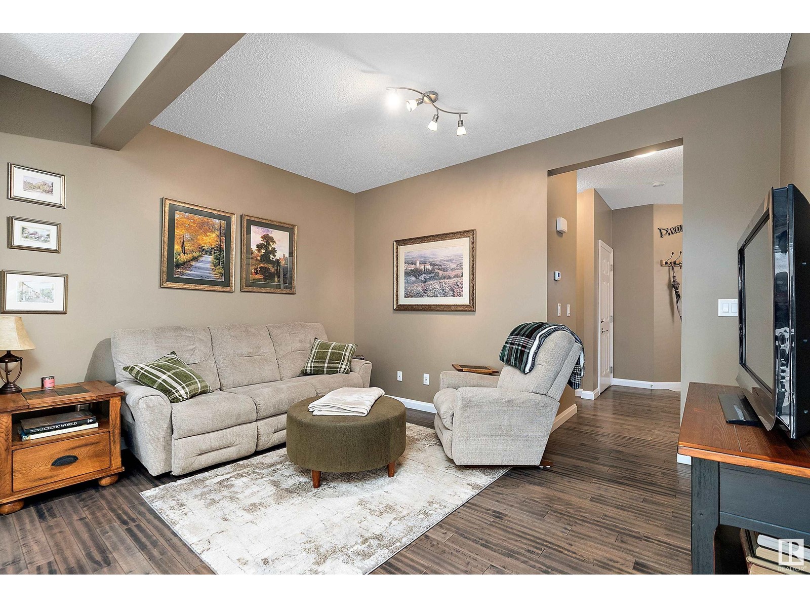 Property at #18 3710 ALLAN DR SW image 4