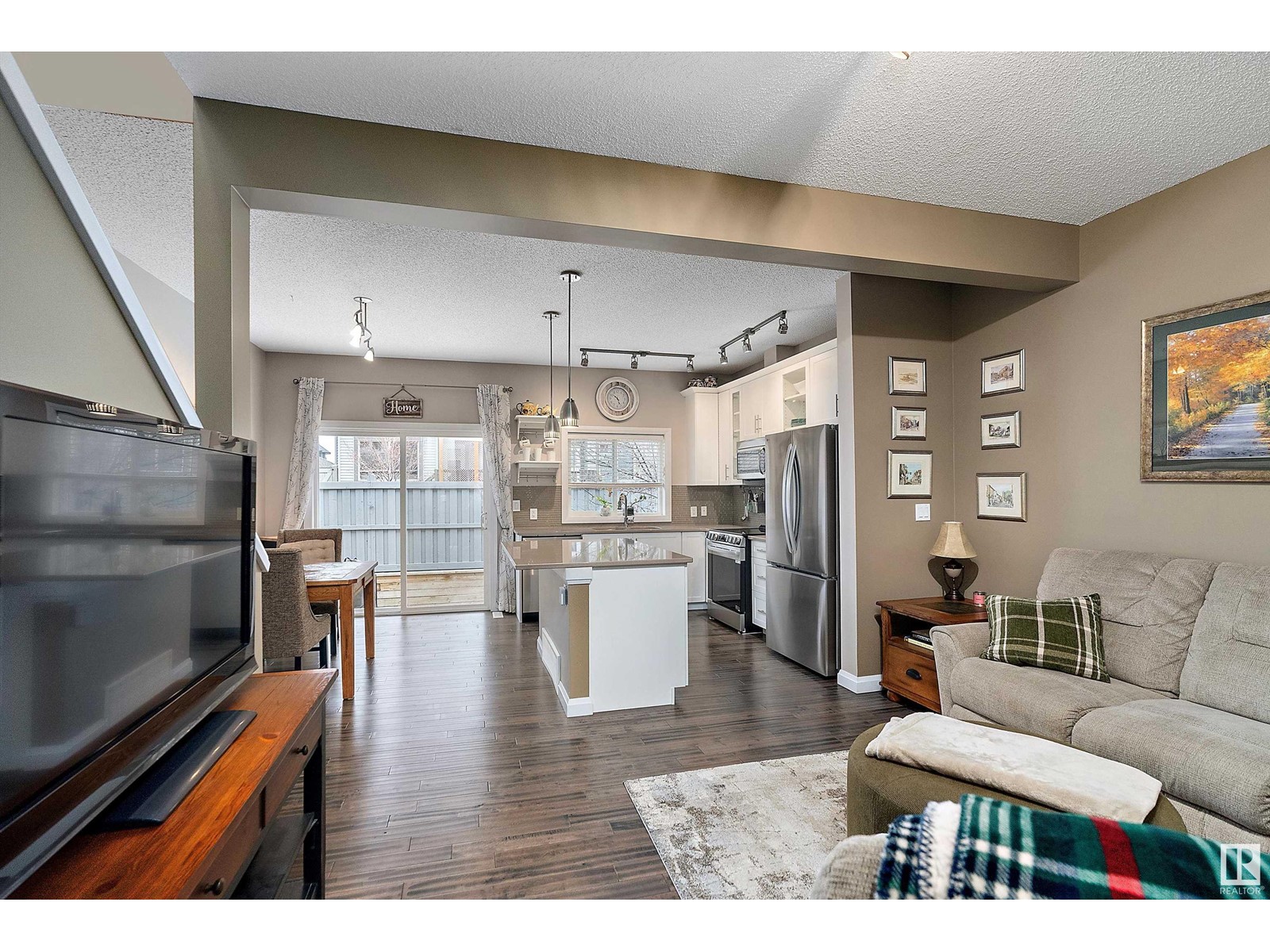Property at #18 3710 ALLAN DR SW image 3