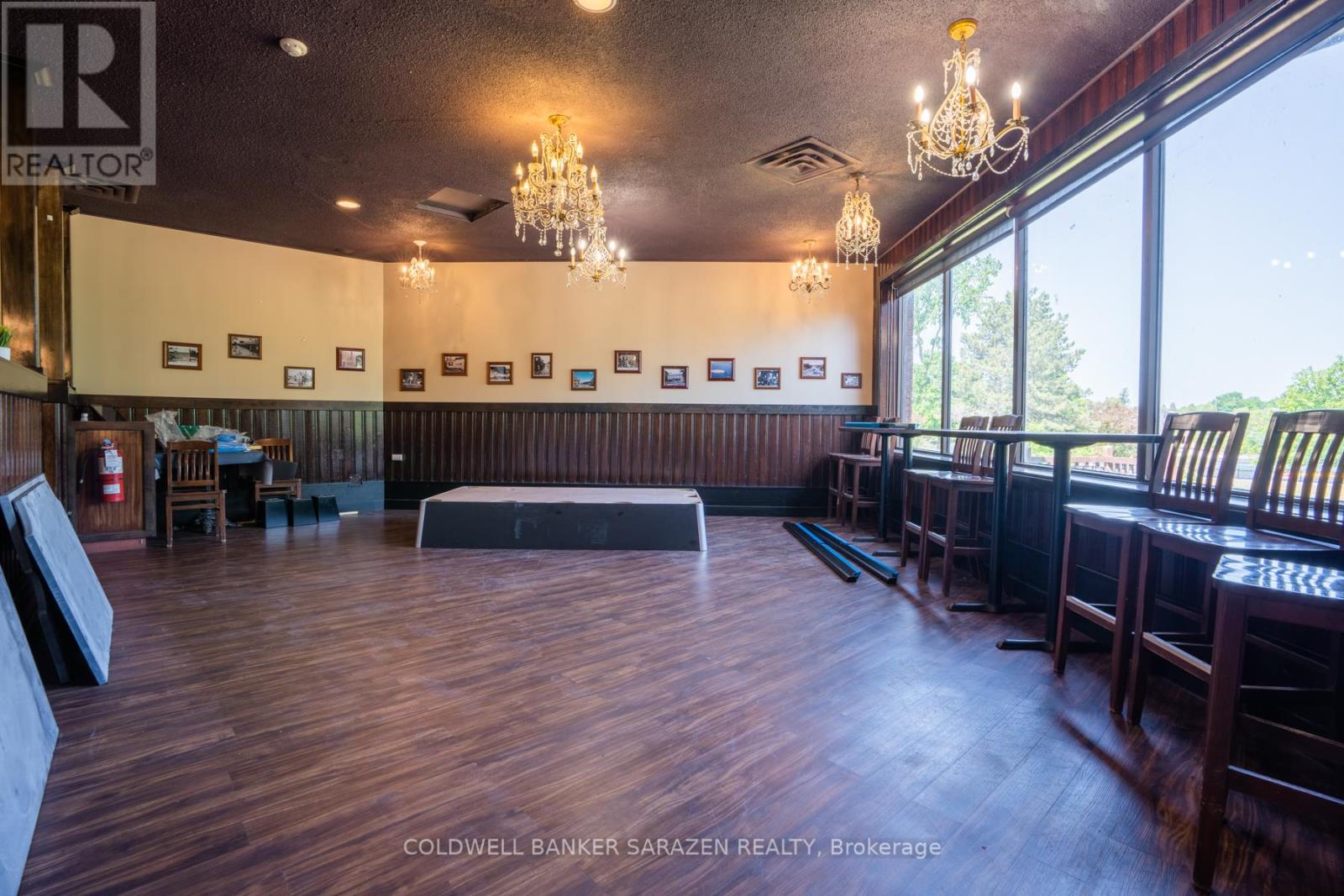 70 Madawaska Boulevard, Arnprior, Ontario  K7S 1S5 - Photo 4 - X12091204