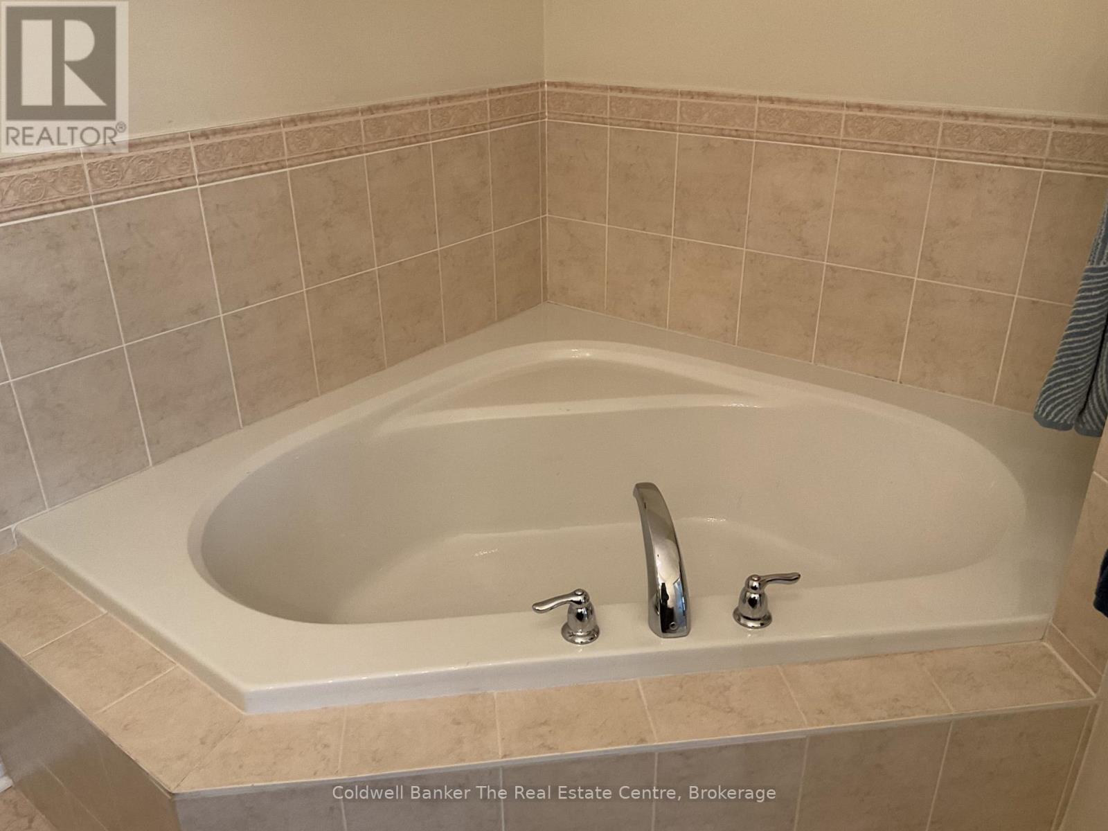 10 Kent Court, Bracebridge, Ontario  P1L 0B7 - Photo 13 - X12091163
