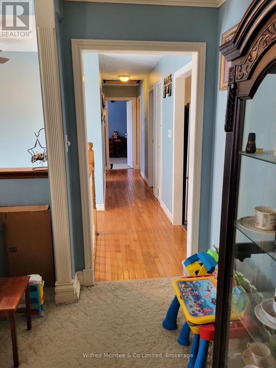 210 Countess Street N, West Grey, Ontario  N0G 1R0 - Photo 11 - X12091205
