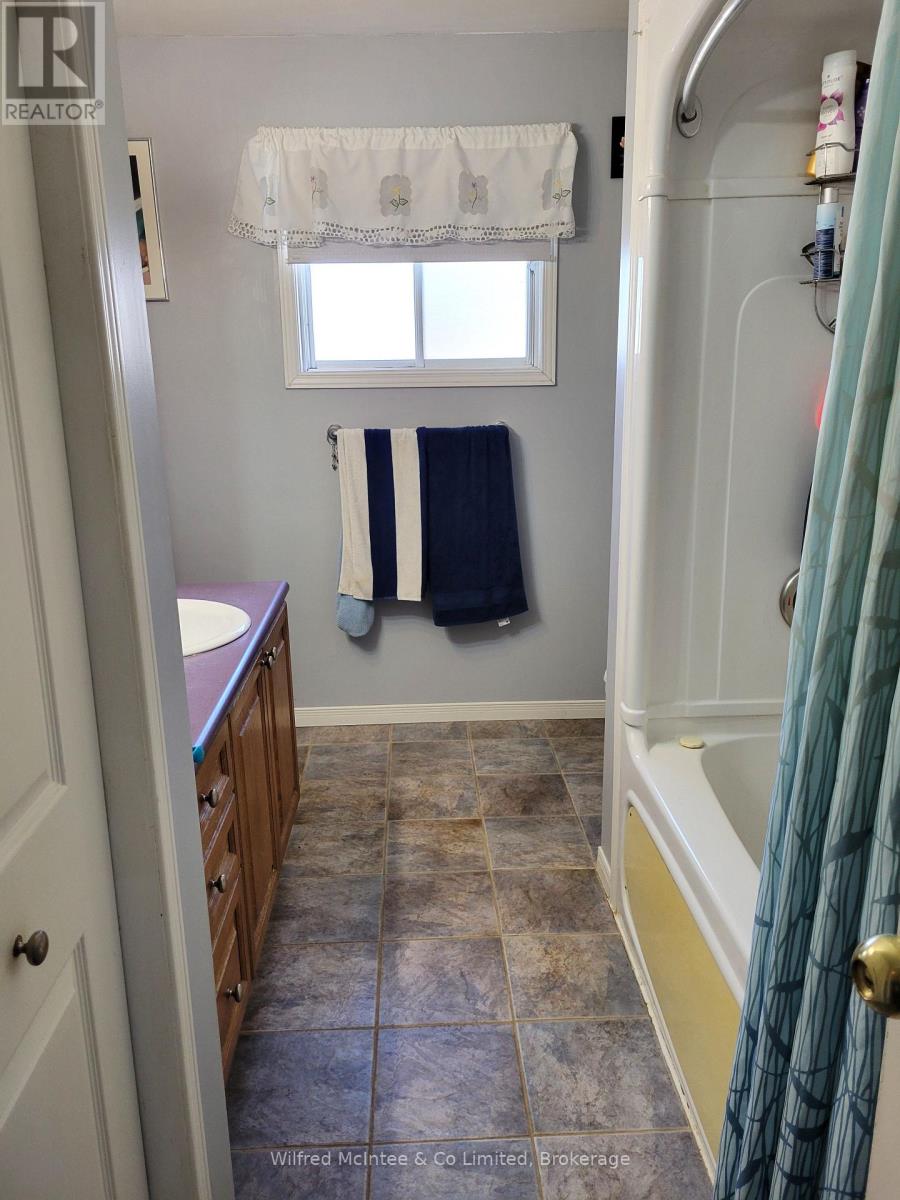 210 Countess Street N, West Grey, Ontario  N0G 1R0 - Photo 12 - X12091205