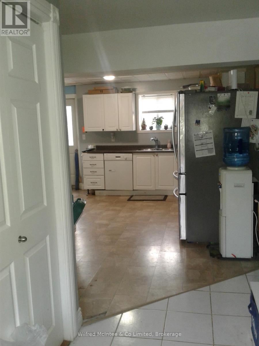 210 Countess Street N, West Grey, Ontario  N0G 1R0 - Photo 21 - X12091205