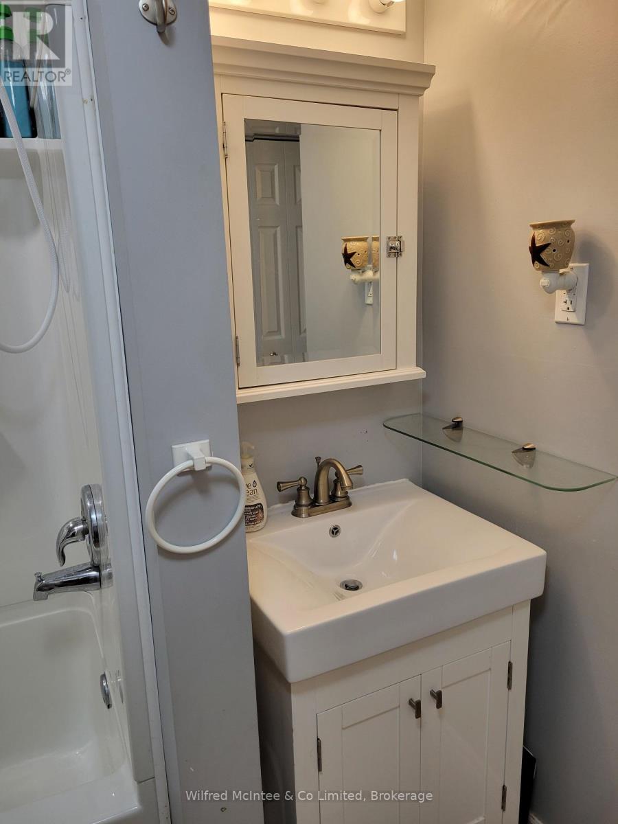 210 Countess Street N, West Grey, Ontario  N0G 1R0 - Photo 27 - X12091205