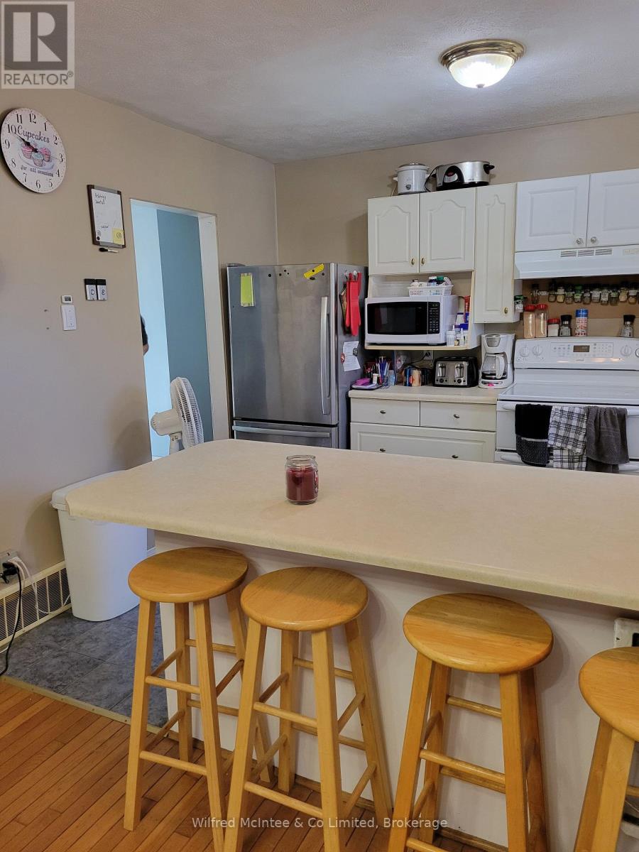 210 Countess Street N, West Grey, Ontario  N0G 1R0 - Photo 6 - X12091205
