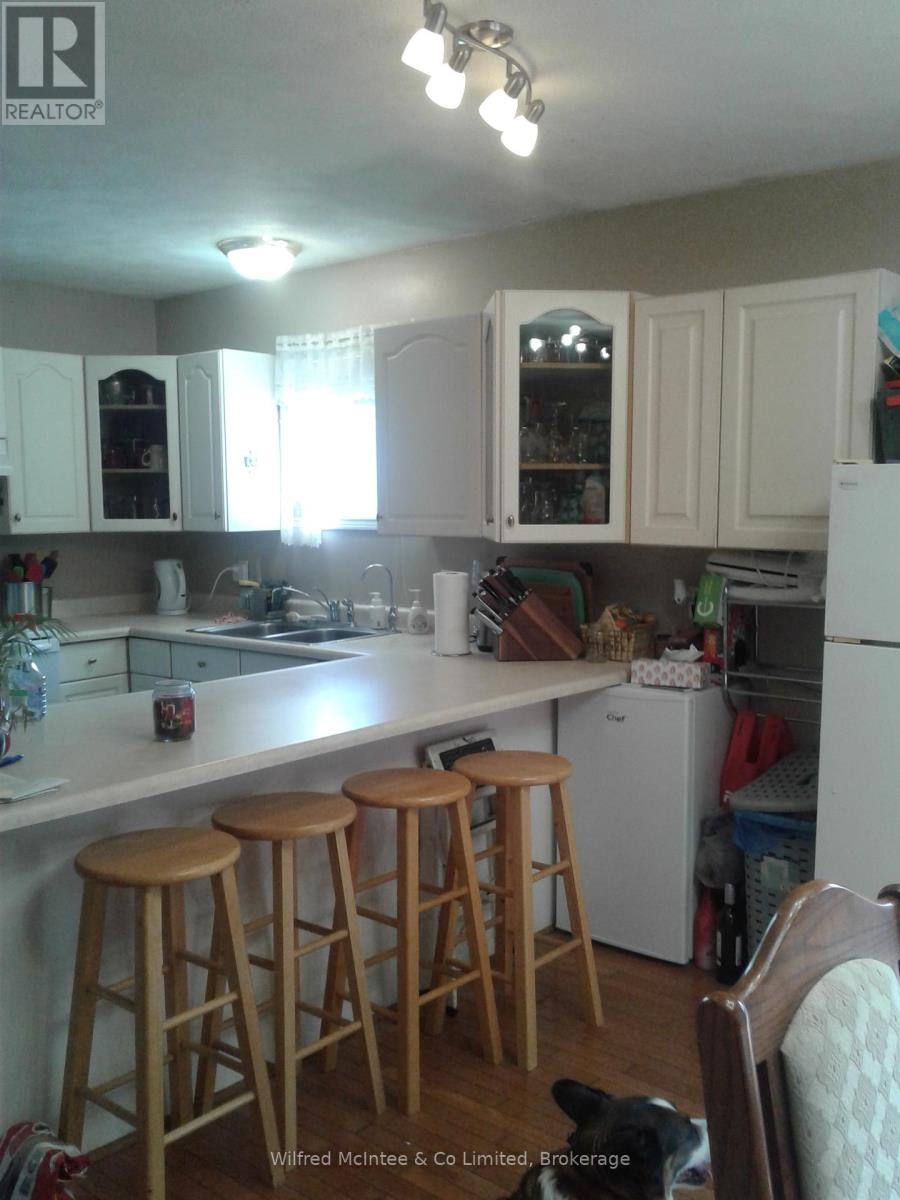 210 Countess Street N, West Grey, Ontario  N0G 1R0 - Photo 7 - X12091205